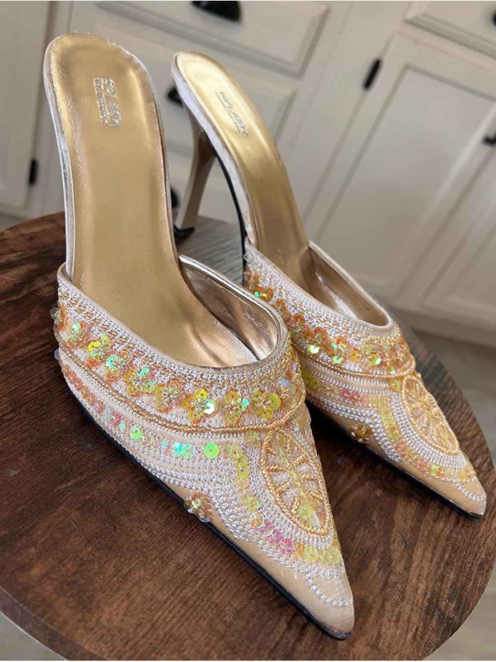 Y2K VINTAGE SEQUIN EMBELLISHED POINTED TOE KITTEN HEELS ✨